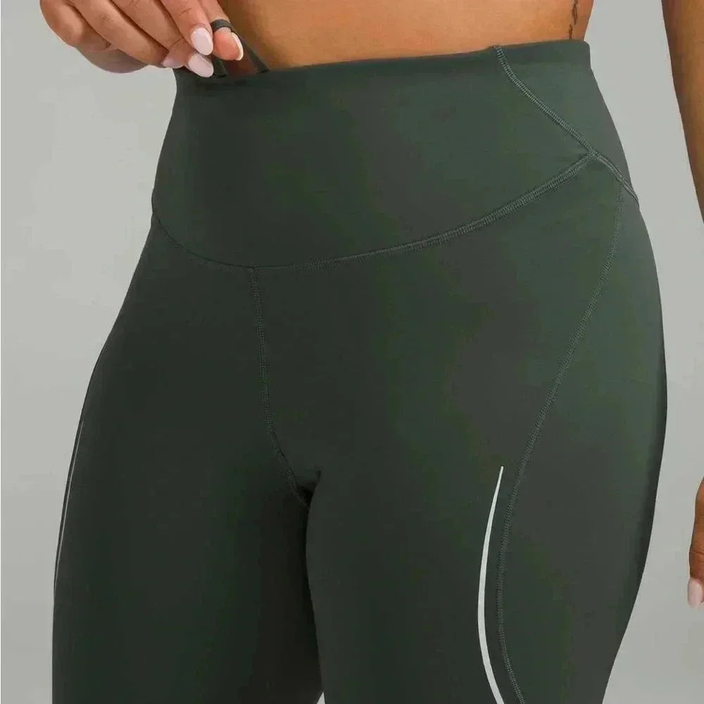 Lululemon Base Pace High-Rise Reflective Tight 25" in Smoked Spruce - Picture 4 of 9